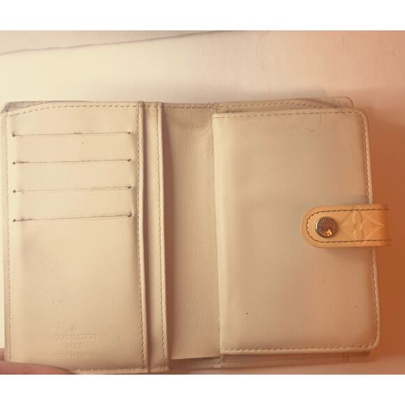 Louis Vuitton Vernis Yellow Kisslock Wallet – Authentic Patent Leather pre-owned - Picture 9 of 14